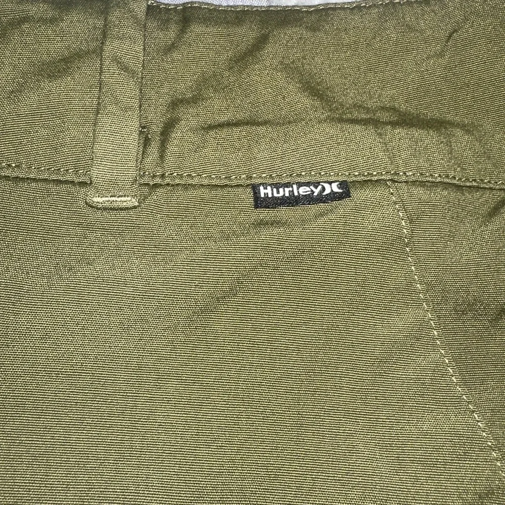 Hurley Shorts Women's 3 Low Rise Mini Micro Shortie Surfer Skater Green Chino‎